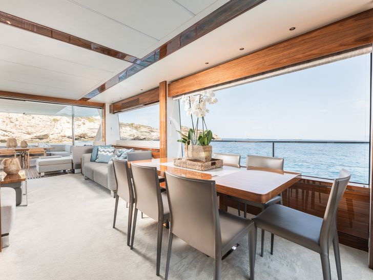 SAAHSA Sunseeker 76 - indoor dining area SAAHSA Sunseeker 76 - indoor dining area