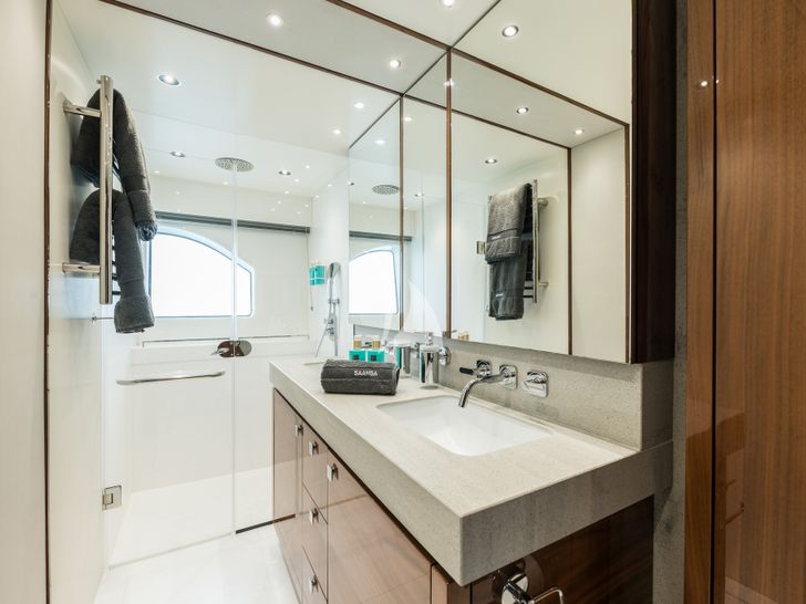 SAAHSA Sunseeker 76 - master cabin bathroom SAAHSA Sunseeker 76 - master cabin bathroom