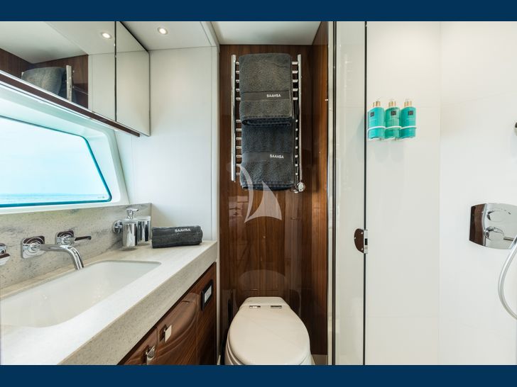 SAAHSA Sunseeker 76 Yacht twin cabin bathroom