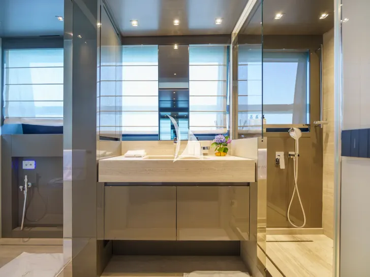 SAAM II Sanlorenzo SL96 - master cabin bathroom SAAM II Sanlorenzo SL96 - master cabin bathroom
