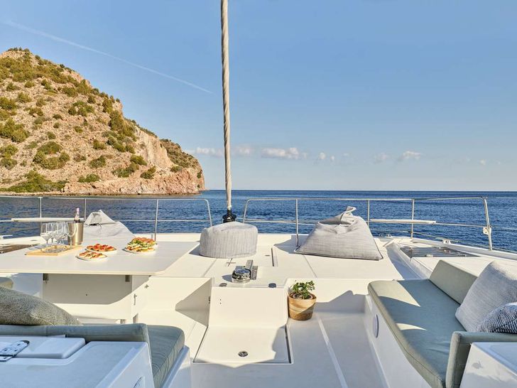SAHANA Bali 5 4 Foredeck SAHANA Bali 5 4 Foredeck