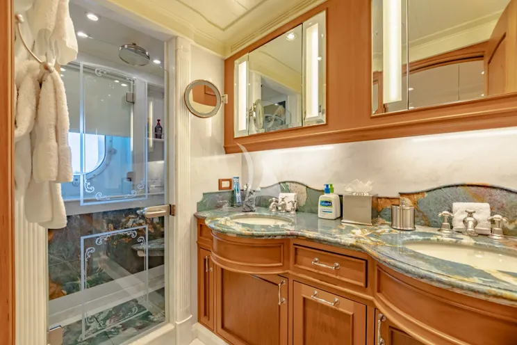 Charter Yacht SHADOWL - Burger 43m - 5 Cabins - Nassau - Exumas - Bahamas