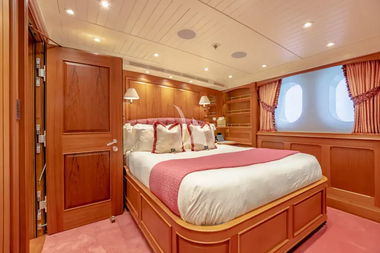 Charter Yacht SHADOWL - Burger 43m - 5 Cabins - Nassau - Exumas - Bahamas