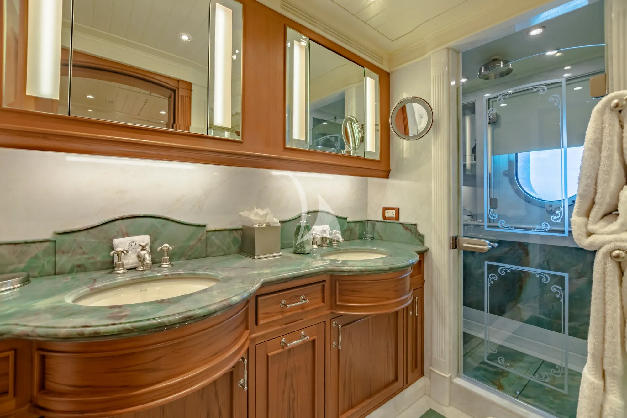 Charter Yacht SHADOWL - Burger 43m - 5 Cabins - Nassau - Exumas - Bahamas