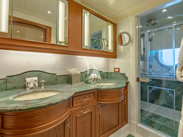 SHADOWL Burger 43m - VIP cabin 3 bathroom SHADOWL Burger 43m - VIP cabin 3 bathroom