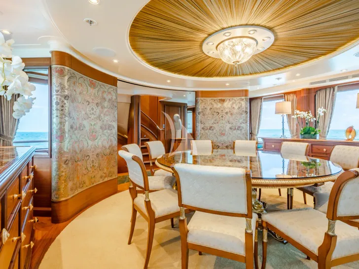 SHADOWL Burger 43m - main dining area SHADOWL Burger 43m - main dining area