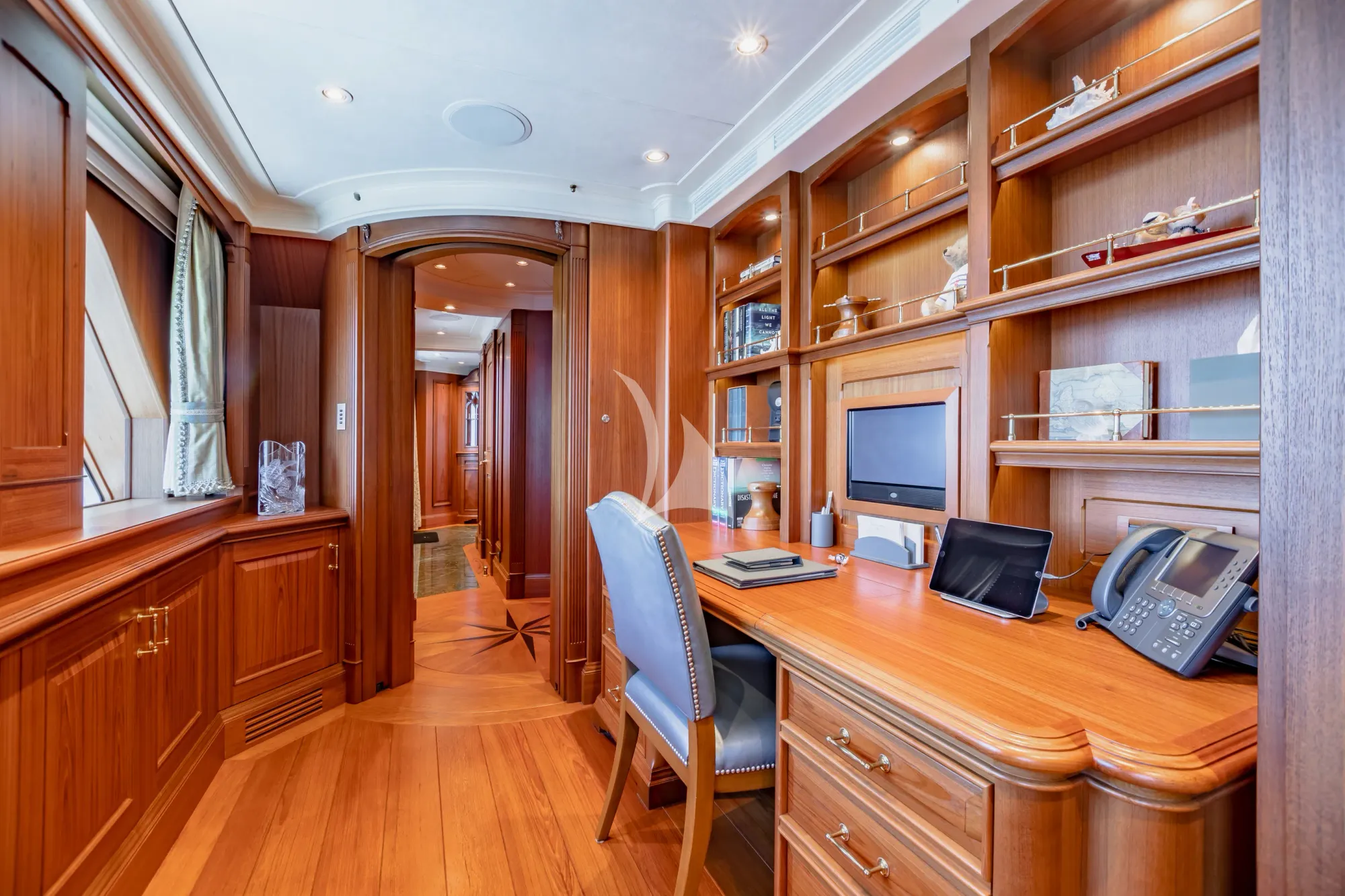 Charter Yacht SHADOWL - Burger 43m - 5 Cabins - Nassau - Exumas - Bahamas