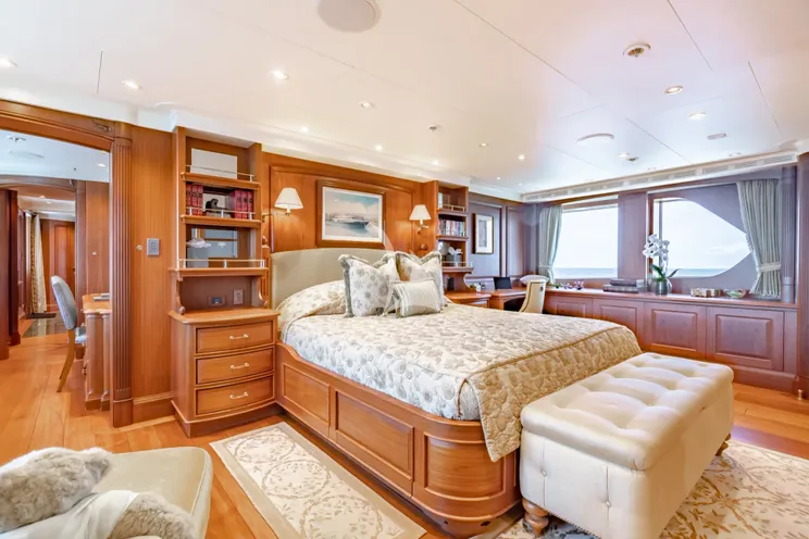 Charter Yacht SHADOWL - Burger 43m - 5 Cabins - Nassau - Exumas - Bahamas