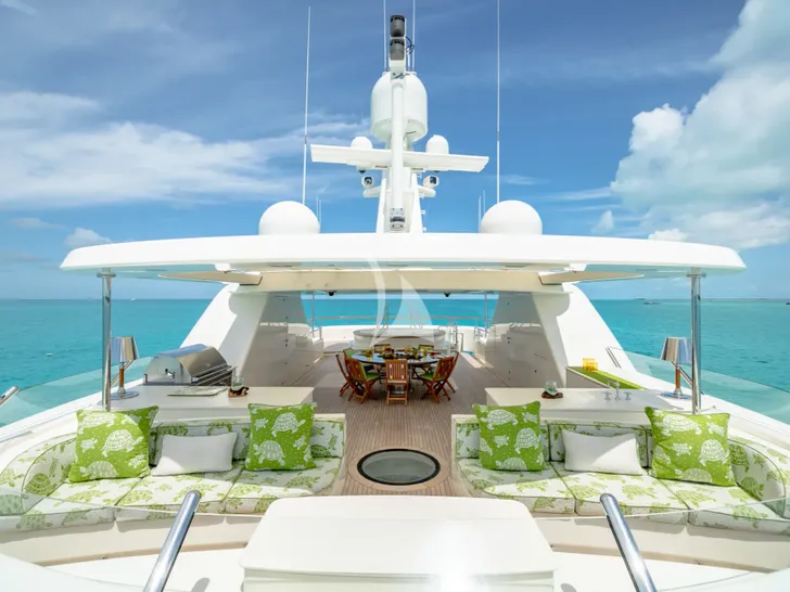 SHADOWL Burger 43m - sundeck forward SHADOWL Burger 43m - sundeck forward