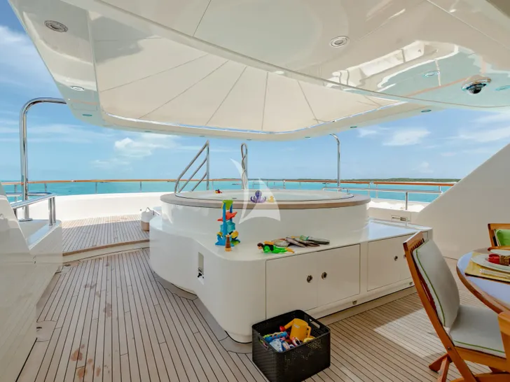 SHADOWL Burger 43m - sundeck jacuzzi SHADOWL Burger 43m - sundeck jacuzzi