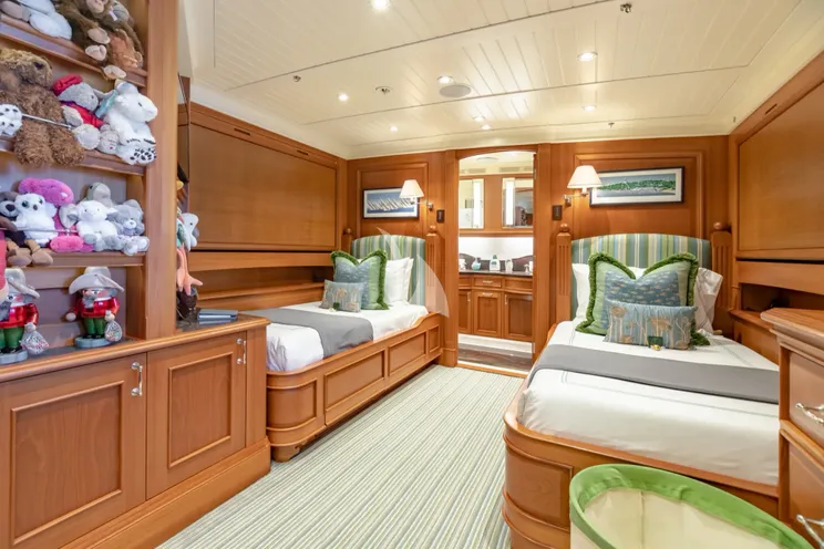 Charter Yacht SHADOWL - Burger 43m - 5 Cabins - Nassau - Exumas - Bahamas
