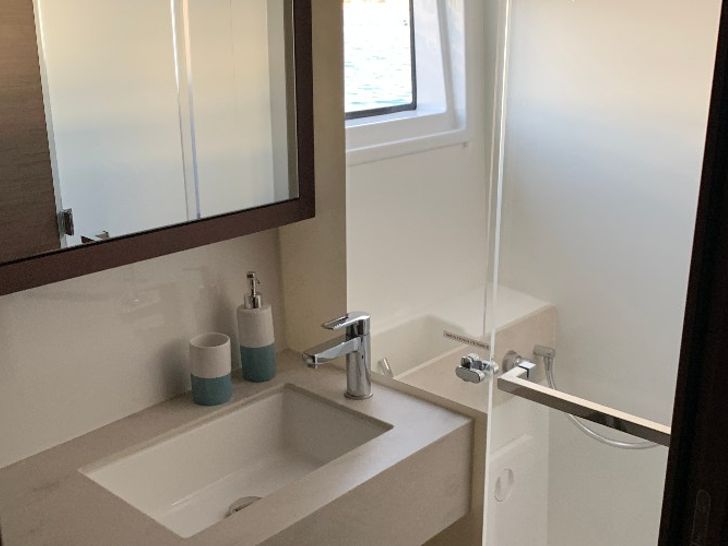 SAIL AWAY Lagoon 46 - cabin 1 bathroom SAIL AWAY Lagoon 46 - cabin 1 bathroom