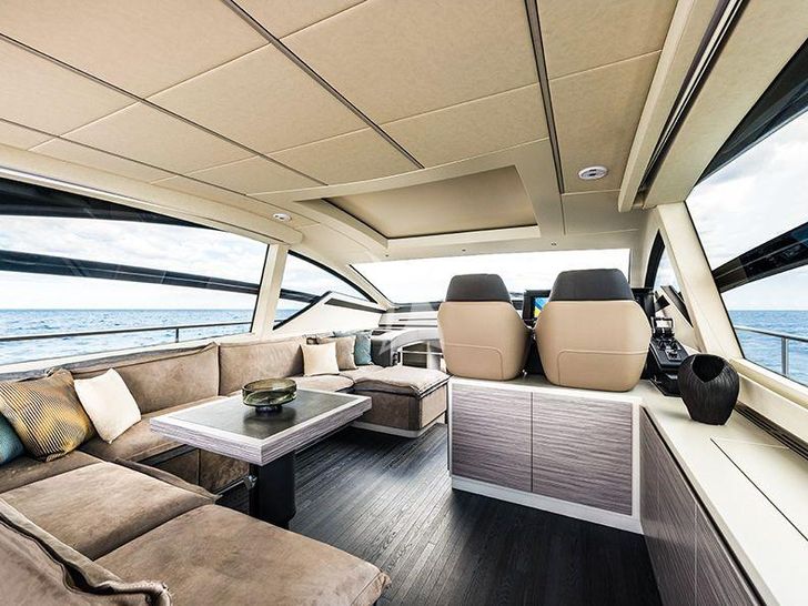 SAINTS Pershing 6X main saloon SAINTS Pershing 6X main saloon