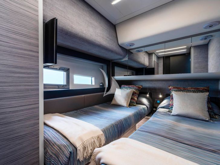 SAINTS Pershing 6X twin cabin SAINTS Pershing 6X twin cabin