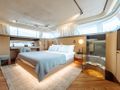 SAL Sanlorenzo SD90 master cabin bed