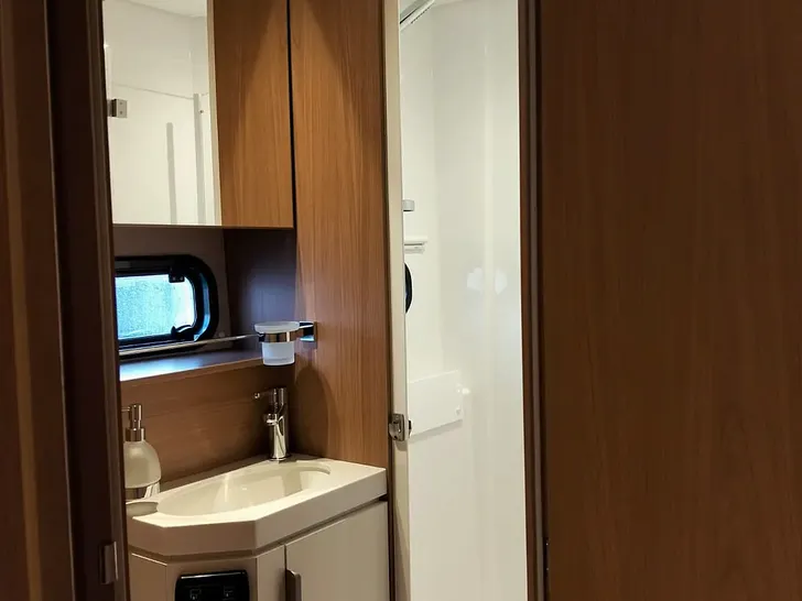 SALERNO Bali 5.4 - cabin 1 bathroom SALERNO Bali 5.4 - cabin 1 bathroom