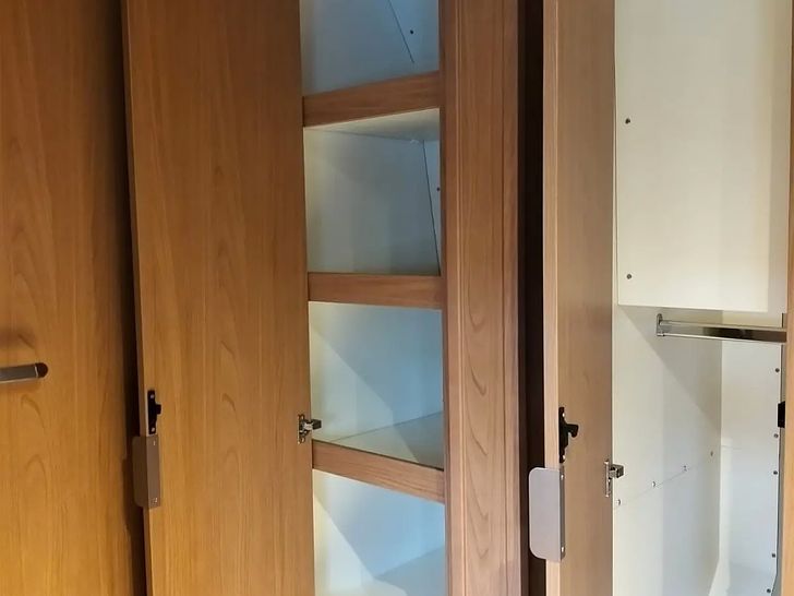 SALERNO Bali 5.4 - cabin 1 closet SALERNO Bali 5.4 - cabin 1 closet