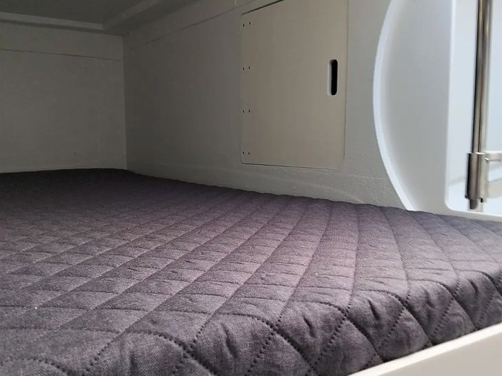 SALERNO Bali 5.4 - port forward cabin SALERNO Bali 5.4 - port forward cabin