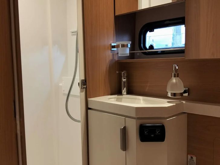 SALERNO Bali 5.4 - twin cabin bathroom SALERNO Bali 5.4 - twin cabin bathroom