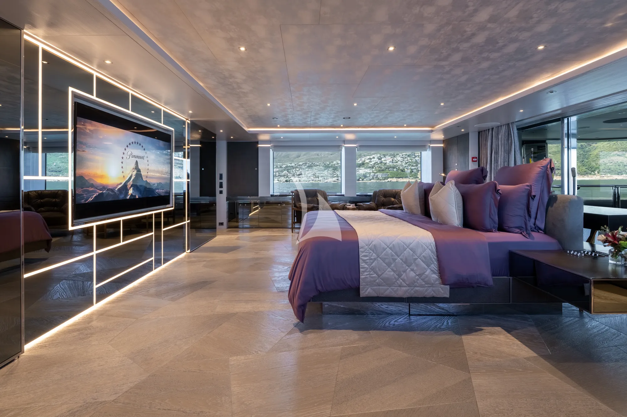 SALT CRN Ancona 61m - master cabin bed and TV