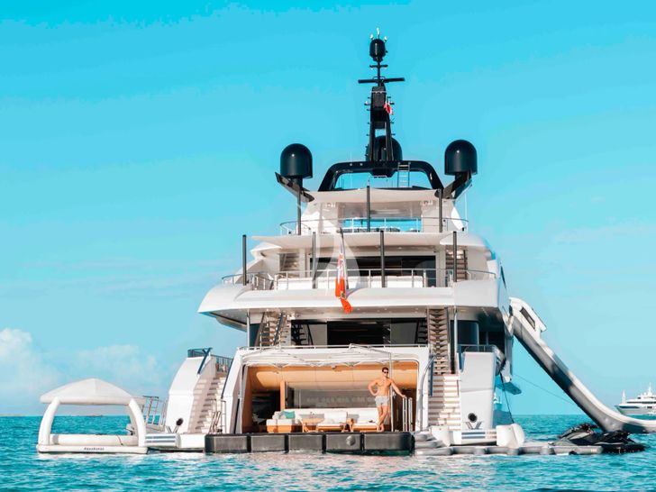 SAMURAI Alia 60m - aft shot SAMURAI Alia 60m - aft shot