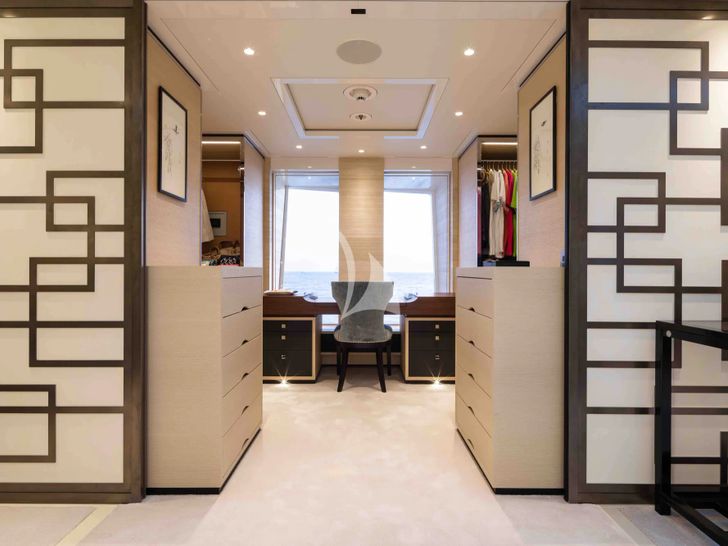 SAMURAI Alia 60m - master cabin closet SAMURAI Alia 60m - master cabin closet