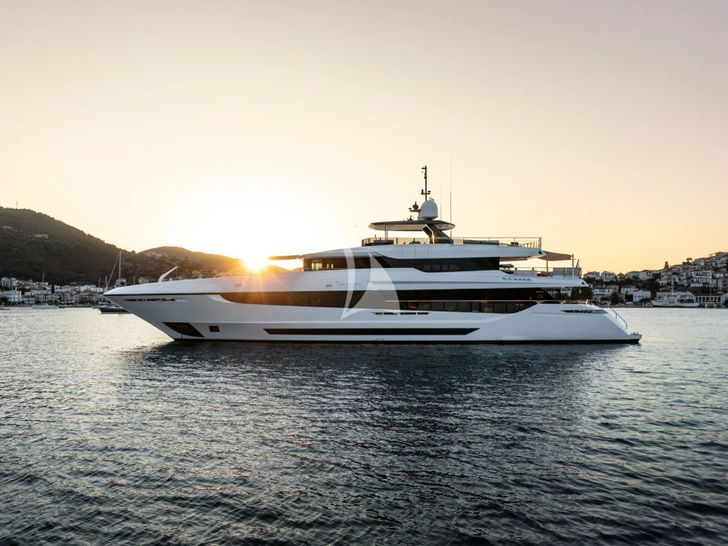 SANCTUARY Mangusta Oceano 43 - anchored under the sunset SANCTUARY Mangusta Oceano 43 - anchored under the sunset