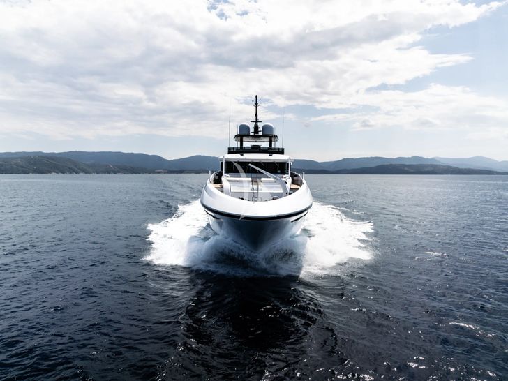 SANCTUARY Mangusta Oceano 43 - cruising bow view SANCTUARY Mangusta Oceano 43 - cruising bow view