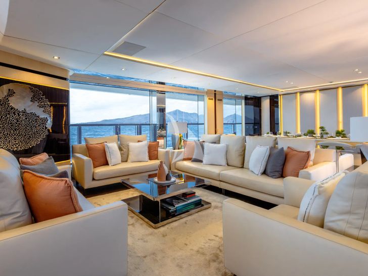 SANCTUARY Mangusta Oceano 43 - main saloon seating SANCTUARY Mangusta Oceano 43 - main saloon seating