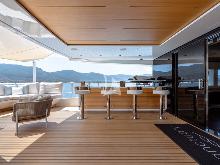 SANCTUARY Mangusta Oceano 43 - sky deck bar SANCTUARY Mangusta Oceano 43 - sky deck bar