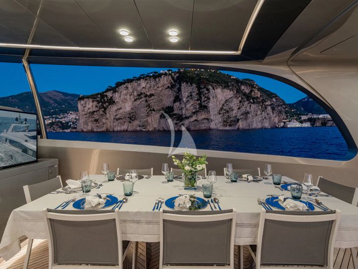 SANDS Maiora 36FB - flybridge dining set up SANDS Maiora 36FB - flybridge dining set up