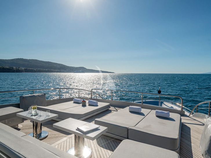 SANDS Maiora 36FB - foredeck lounge and bronzing area SANDS Maiora 36FB - foredeck lounge and bronzing area
