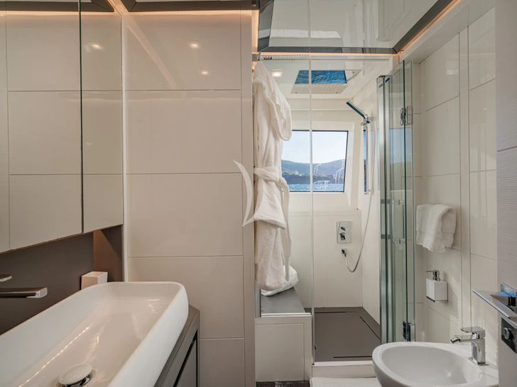 SANDS Maiora 36FB - master cabin bathroom SANDS Maiora 36FB - master cabin bathroom