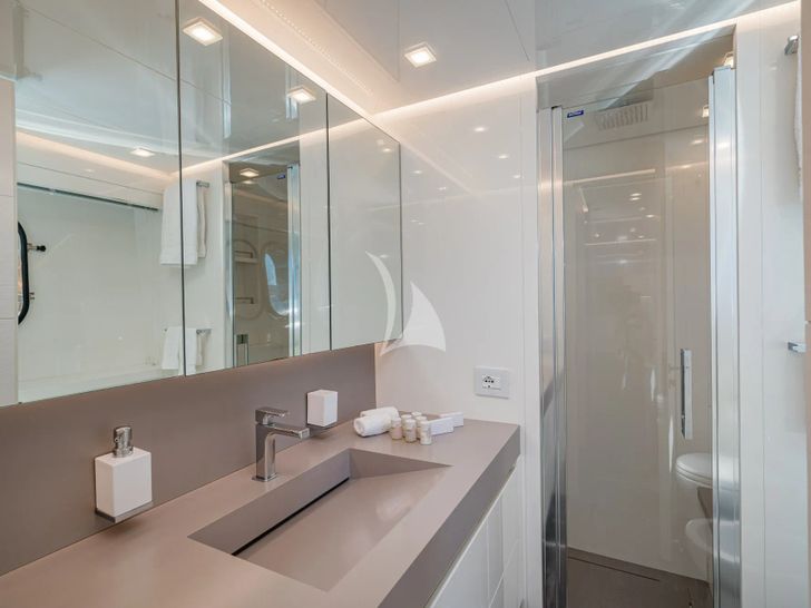 SANDS Maiora 36FB - twin cabin bathroom SANDS Maiora 36FB - twin cabin bathroom