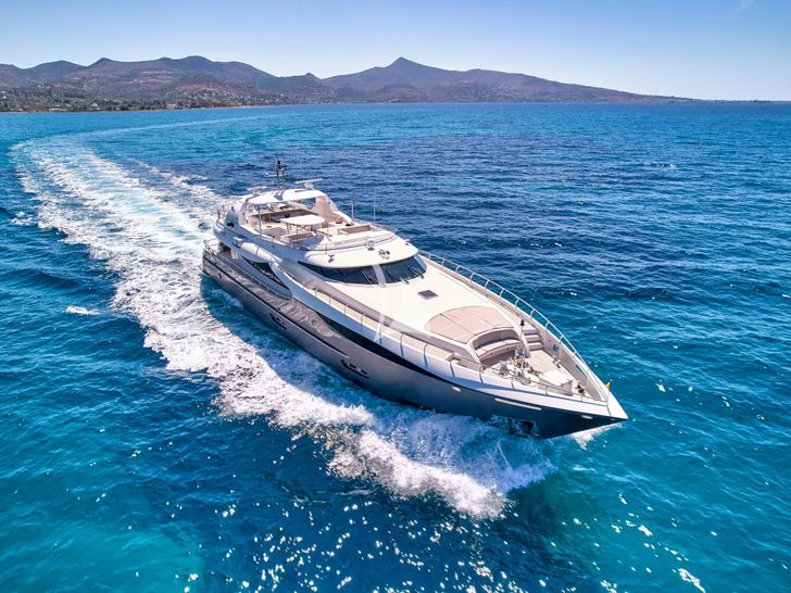 SANJANA Leight Notika Centaurian 108 - cruising bow view SANJANA Leight Notika Centaurian 108 - cruising bow view
