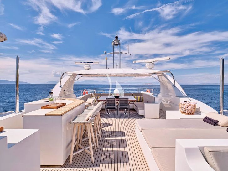 SANJANA Leight Notika Centaurian 108 - flybridge SANJANA Leight Notika Centaurian 108 - flybridge