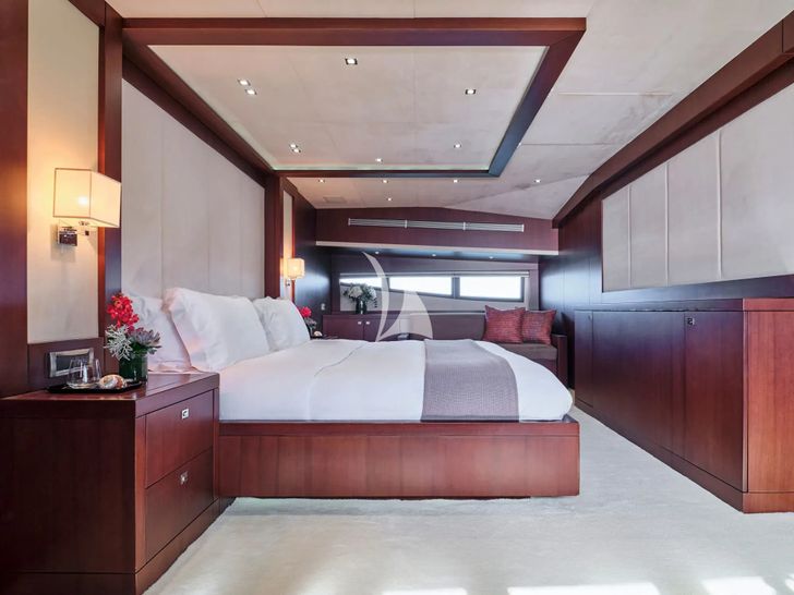 SANJANA Leight Notika Centaurian 108 - master cabin other angle SANJANA Leight Notika Centaurian 108 - master cabin other angle