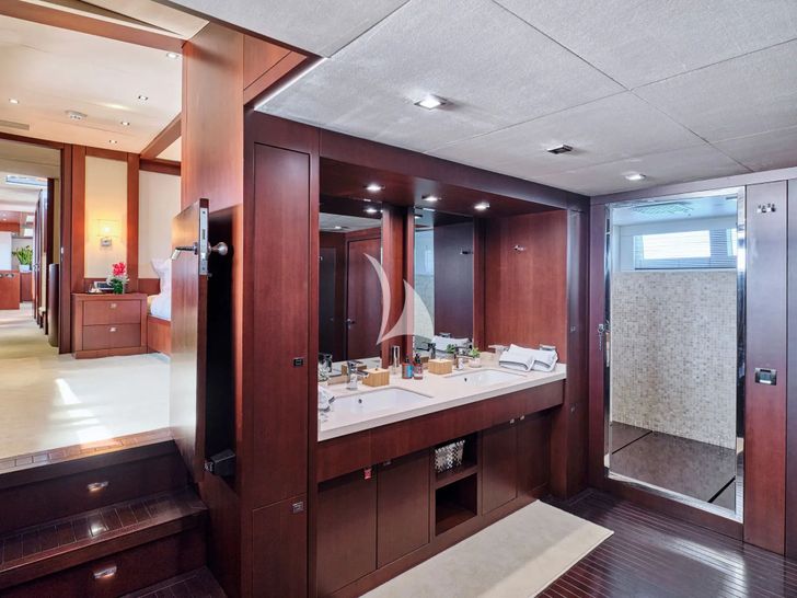 SANJANA Leight Notika Centaurian 108 - master cabin bathroom SANJANA Leight Notika Centaurian 108 - master cabin bathroom