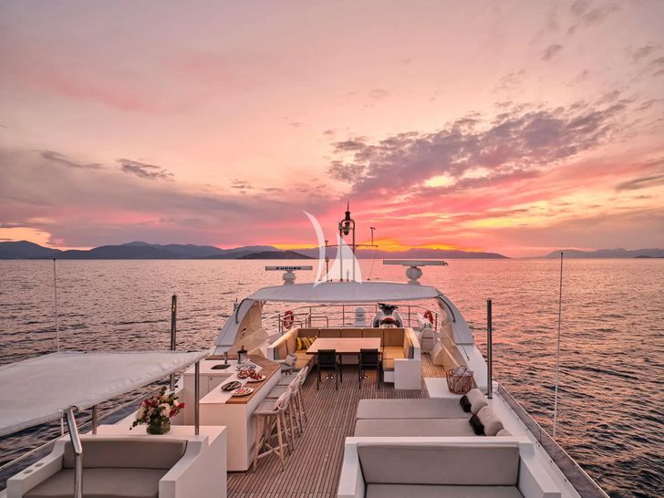 SANJANA Leight Notika Centaurian 108 - flybridge under the sunset SANJANA Leight Notika Centaurian 108 - flybridge under the sunset