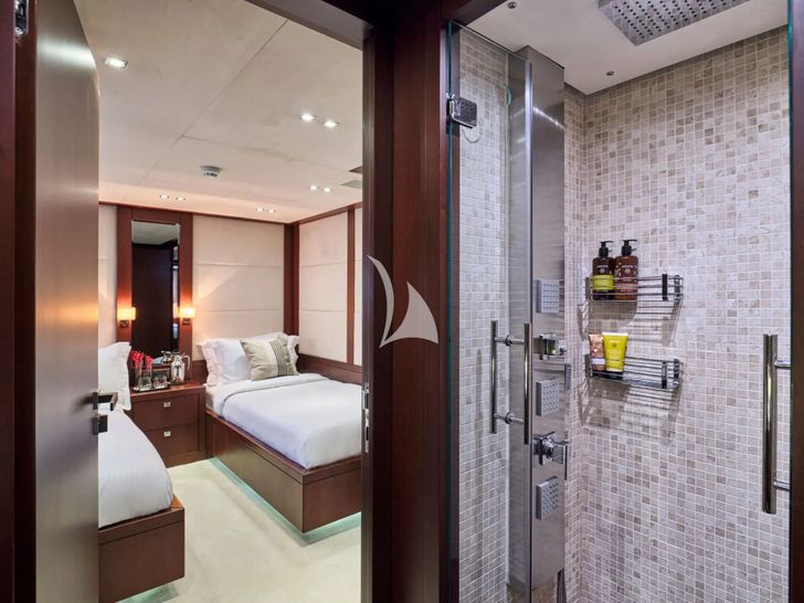 SANJANA Leight Notika Centaurian 108 - twin cabin bathroom SANJANA Leight Notika Centaurian 108 - twin cabin bathroom