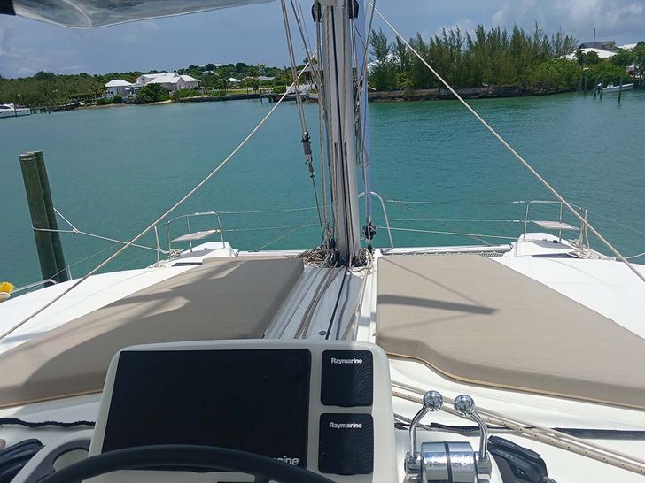 SAPPHIRE SEAS Lagoon 51 - flybridge bronzing area SAPPHIRE SEAS Lagoon 51 - flybridge bronzing area
