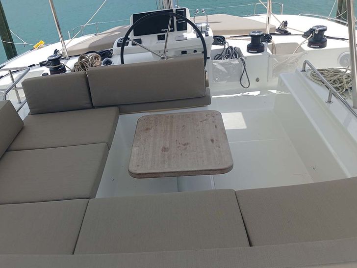 SAPPHIRE SEAS Lagoon 51 - flybridge SAPPHIRE SEAS Lagoon 51 - flybridge