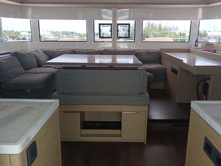 SAPPHIRE SEAS Lagoon 51 - saloon SAPPHIRE SEAS Lagoon 51 - saloon
