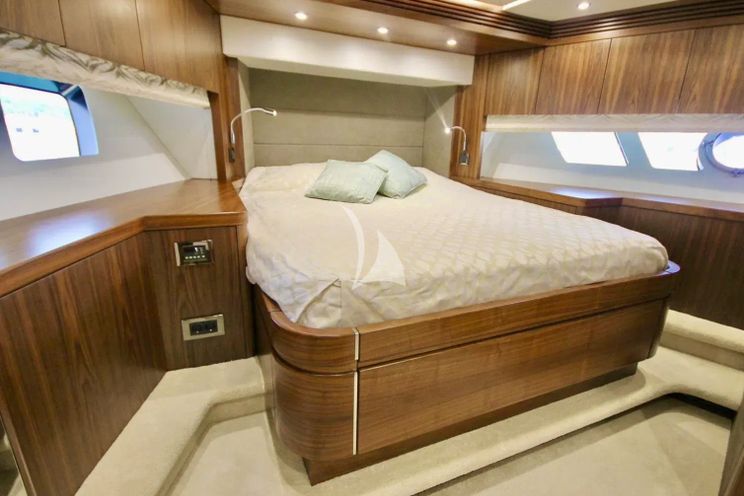 Charter Yacht SARAHLISA - Sunseeker 75 Yacht - 4 Cabins - Cannes - Monaco - St Tropez - French Riviera