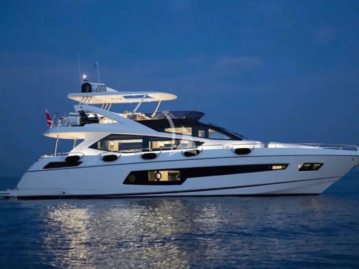 SARAHLISA Sunseeker 75 Yacht - anchored SARAHLISA Sunseeker 75 Yacht - anchored