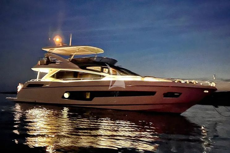 Charter Yacht SARAHLISA - Sunseeker 75 Yacht - 4 Cabins - Cannes - Monaco - St Tropez - French Riviera