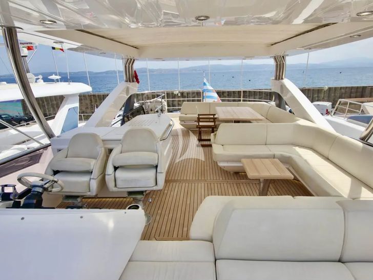 SARAHLISA Sunseeker 75 Yacht - flybridge SARAHLISA Sunseeker 75 Yacht - flybridge