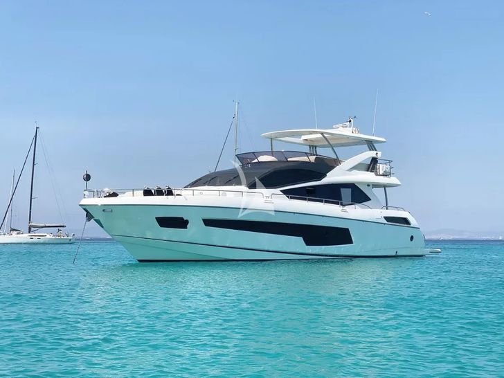 SARAHLISA Sunseeker 75 Yacht - main profile SARAHLISA Sunseeker 75 Yacht - main profile