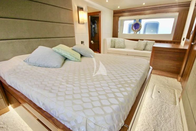 Charter Yacht SARAHLISA - Sunseeker 75 Yacht - 4 Cabins - Cannes - Monaco - St Tropez - French Riviera
