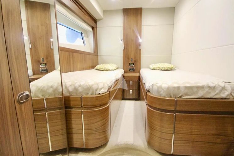 Charter Yacht SARAHLISA - Sunseeker 75 Yacht - 4 Cabins - Cannes - Monaco - St Tropez - French Riviera